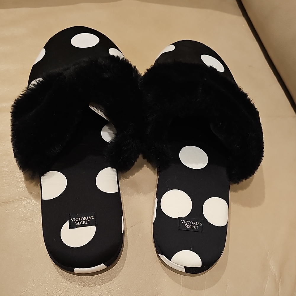 Victoria's Secret Black and White Dot Slippers